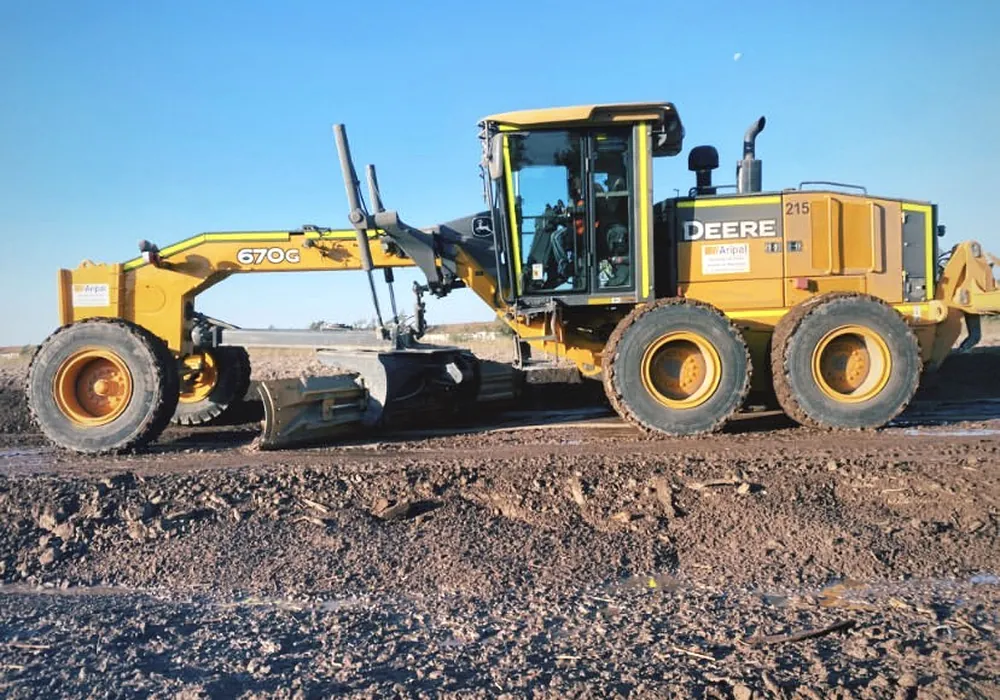 Motoniveladora John Deere 670G con sistema de nivelación