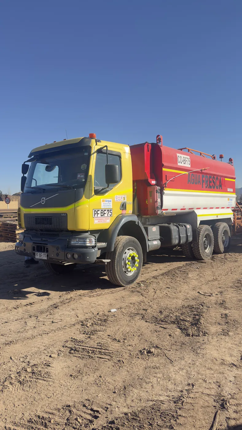Camión aljibe Volvo presurizado 20.000 litros - foto principal Aripal
