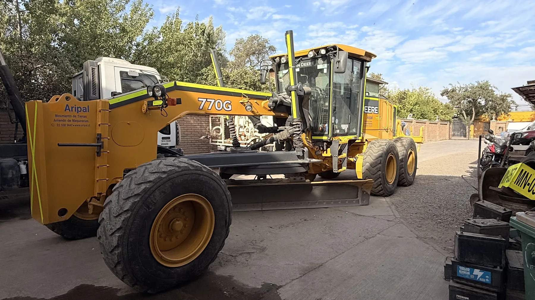 Motoniveladora John Deere 770G - foto principal Aripal